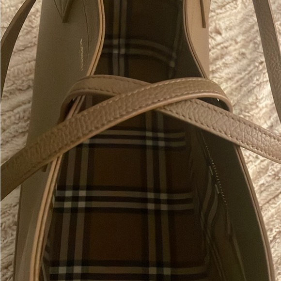 NWT Burberry Tote in Brown Coffee FULL INCLUSIVE with FREE Burberry Lux Card - Picture 3 of 9